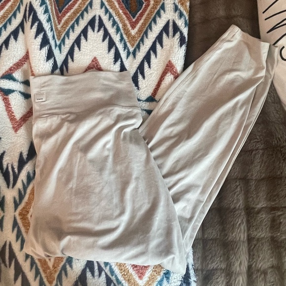 Vuori Soft cream Relaxed Pants - Picture 3 of 9